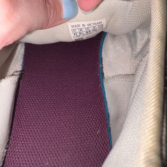 Adidas Women's White and Gold Athletic Shoes - Picture 4 of 4